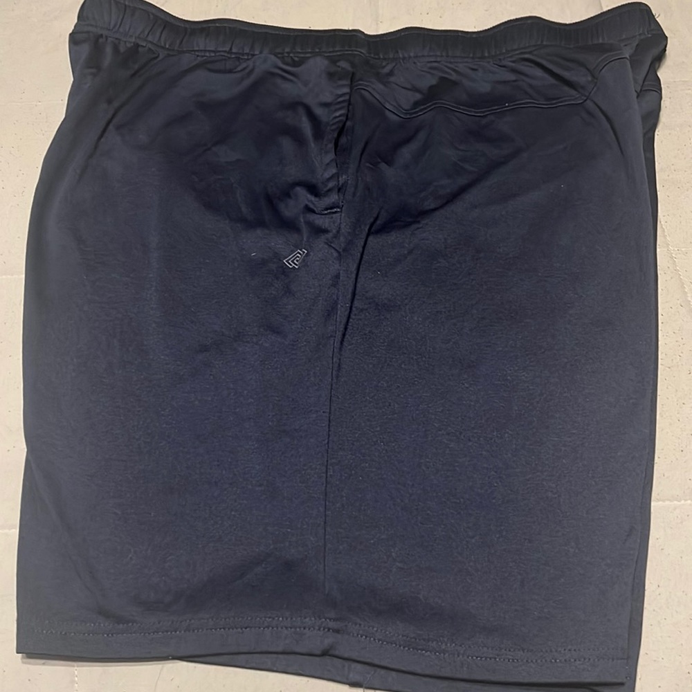 Zelos shorts